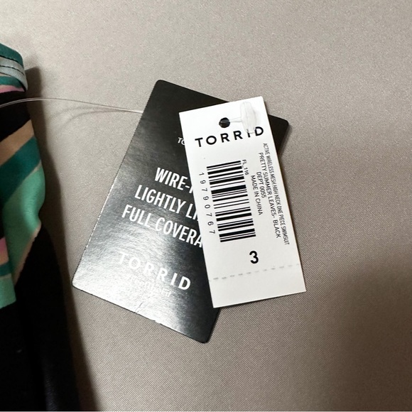 NWT! TORRID one piece tropical mesh panel bathing suit, 3X. - Picture 10 of 12